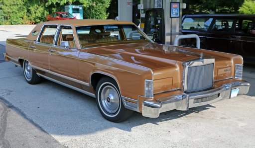 1978_Lincoln_Continental_Town_Car,_front_right.jpg