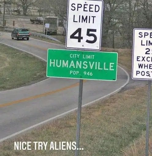 humansville-sign-nice-try-aliens.jpg