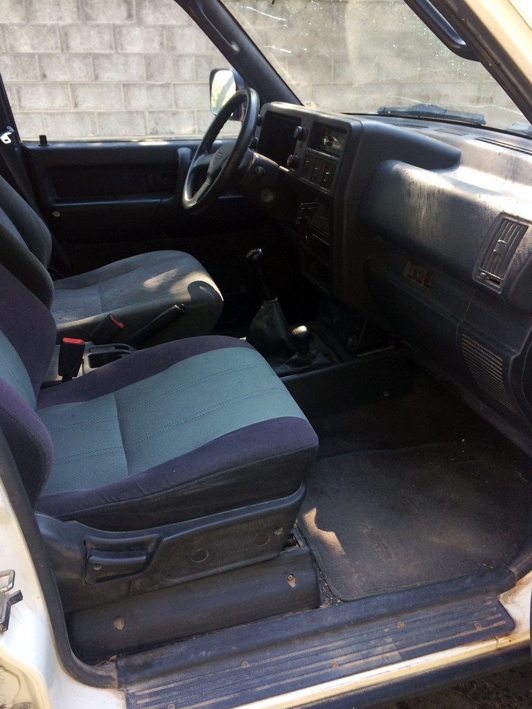 2000 isuzu trooper interior